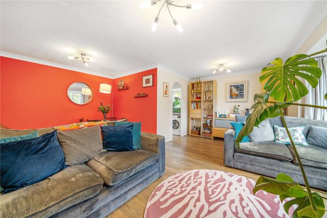 Flat for sale in Linwood Close, Camberwell, London