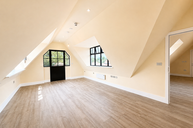 2, Carlyle Road, Ealing photo 2