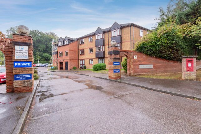 47, Crescent Dale Shoppenhangers Road, Maidenhead photo 2