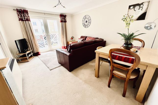 Flat for sale in Cypher House, Marina, Swansea