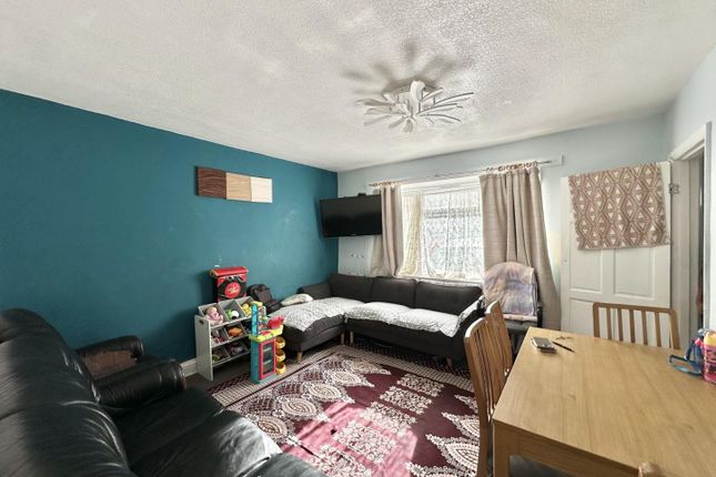 141, Minet Drive, Hayes photo 2