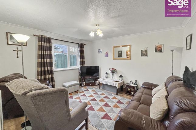 118, Brynglas, Hollybush Cwmbran photo 2