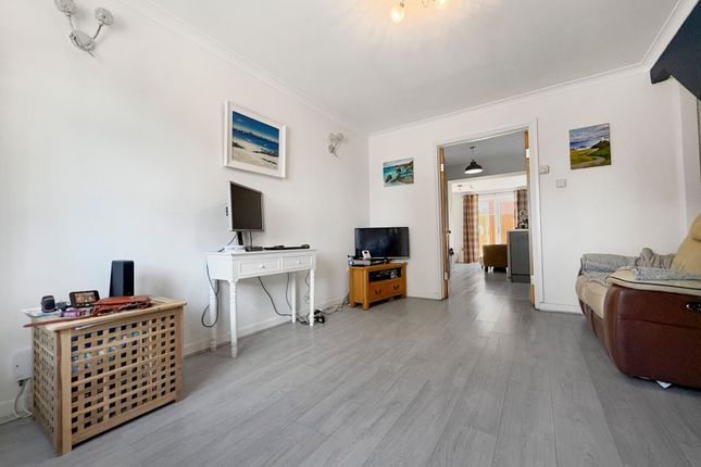 40 Cae Rhos, Caerphilly photo 4