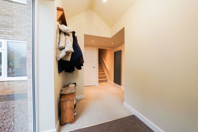 9 Chestnut Close, Leicester photo 2