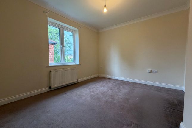 3 Amersham, Station Lane, Chandler's Ford photo 4