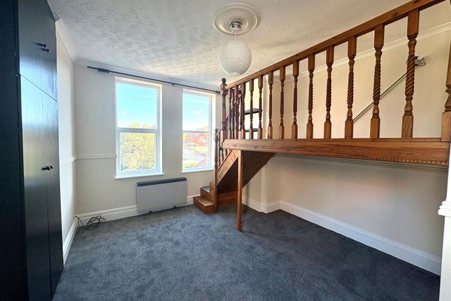 Flat 4, 47, Beach Rd, Littlehampton photo 2