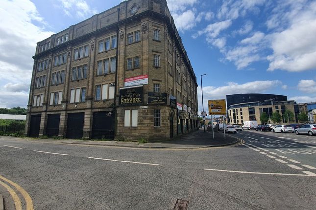 Industrial to let in Leeds Road, Bradford