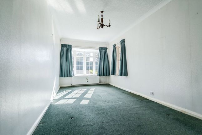 16, Shadwell Park Drive, West Yorkshire photo 4