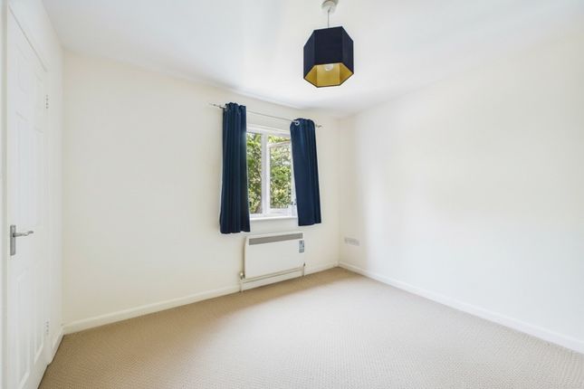 Flat 8, The Weint,, Drift Way, Slough photo 4