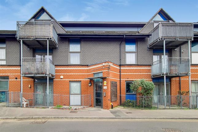 Thumbnail Flat to rent in Lewin Terrace, Bedfont, Feltham