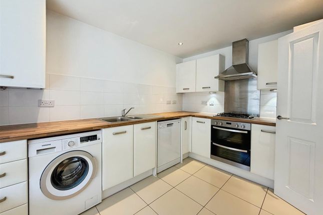2B, Rosehip Avenue, Red Lodge photo 3