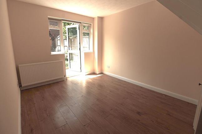 206, Gladbeck Way, Enfield Town photo 2