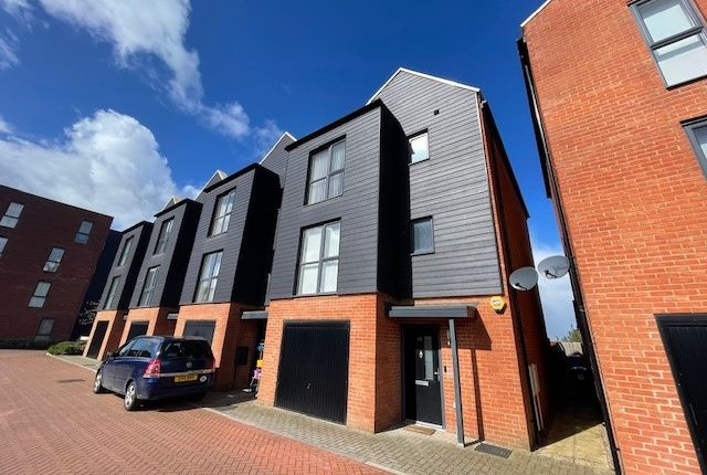 Town house to rent in Kingsway Boulevard, Derby