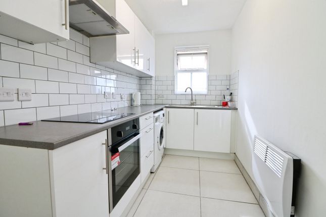 Flat 12, Rose Court,, Bluebell Way, Ilford photo 3
