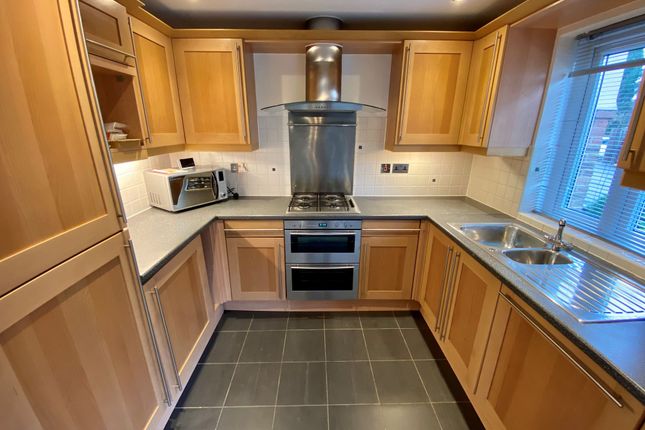 Flat 6, Ashurst Close Randalls Road, Leatherhead photo 3