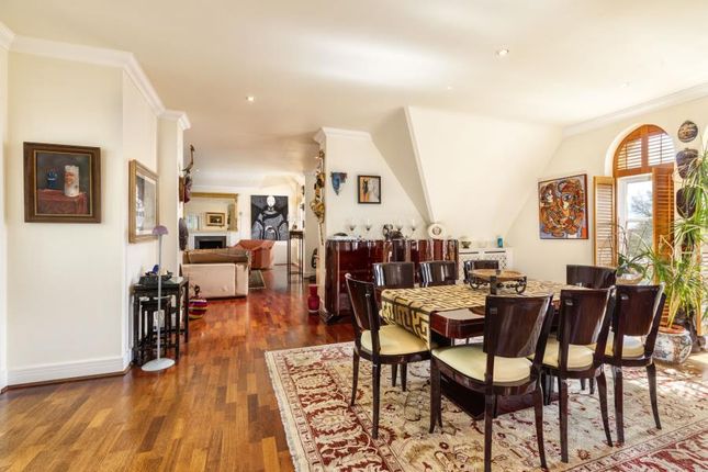 Flat for sale in Holloway Drive, Virginia Water