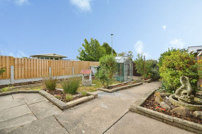 18, Marina Rise, Barnsley photo 4