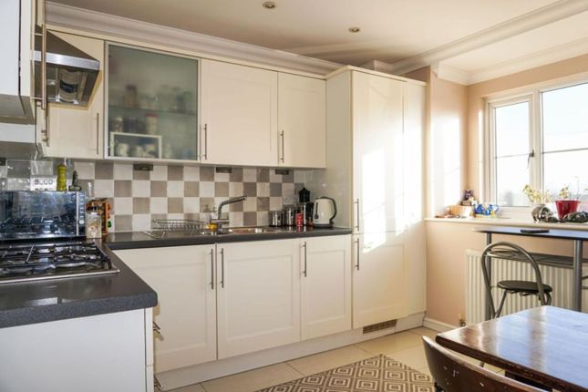 Flat 2, 14 Saddlers Mews,, Spratling Lane, Manston photo 3