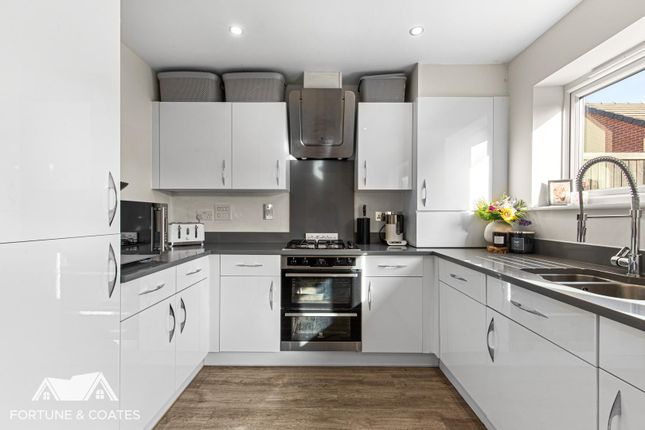 4, Old Oak Way, Harlow photo 4