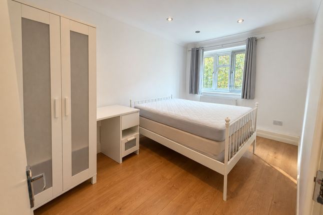 Astbury House - 2 Bedroom with a living room, London photo 2