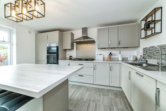 26, Fairstone, Berkshire photo 2