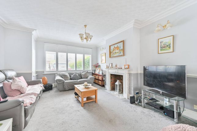 4-bed house on Queenscourt, Wembley, £900,000