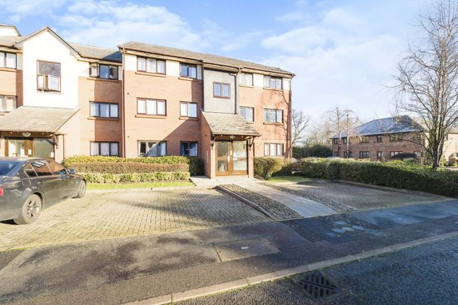 Thumbnail Flat for sale in Maple Gate, Loughton