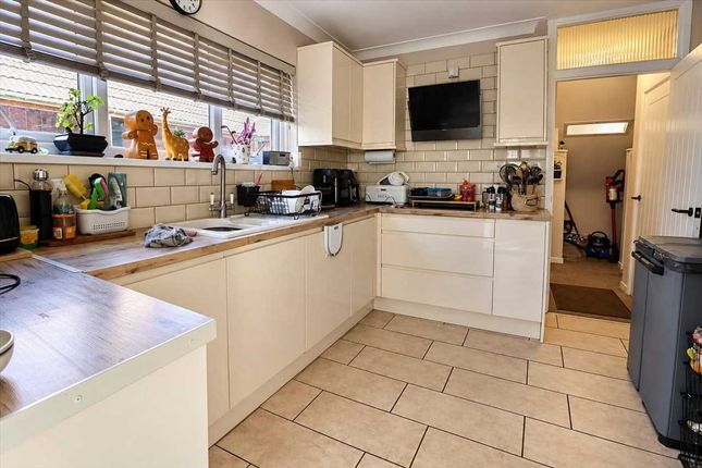 17, Cottage Grove, Clacton on Sea photo 3