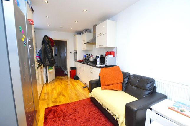 176, Tunmarsh Lane, Plaistow photo 3