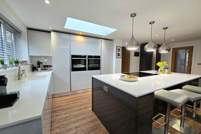 30 Honeysuckle Way, Bridgend photo 2