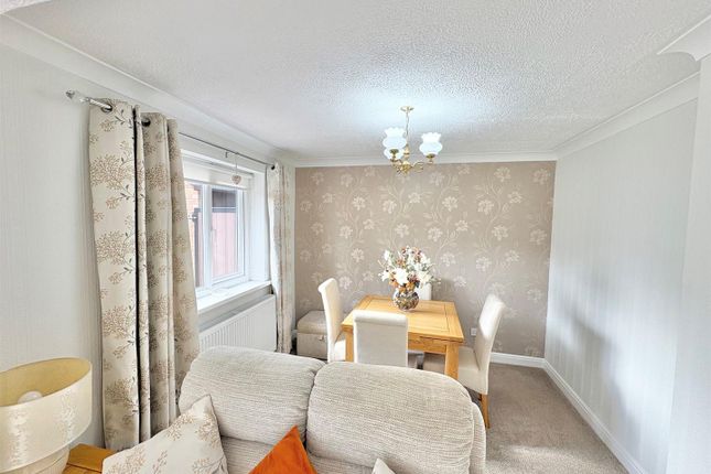 11, Derwent Close, Leigh photo 4