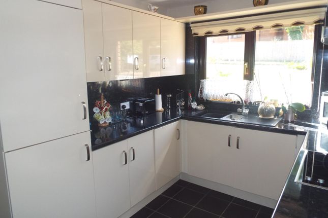 29 Folland Court, West Cross, Swansea photo 4