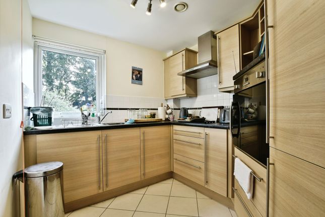 Flat 7, Dutton Court,, Station Approach, Cheadle photo 4