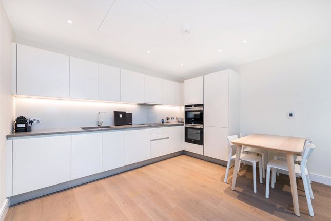 Flat for sale in Sophora House, Vista Chelsea Bridge, London