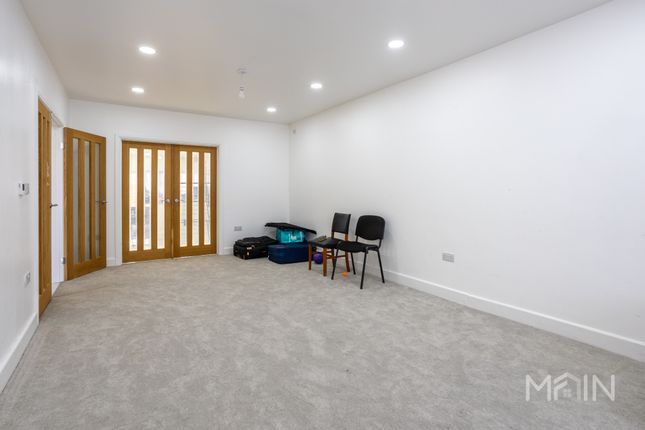 73, Colby Drive, Leicester photo 4
