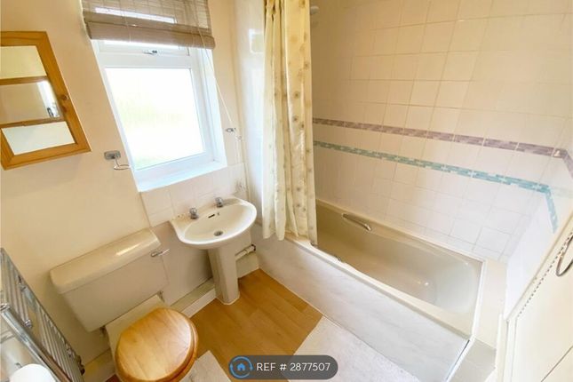 Sunbury Grove, Huddersfield photo 3
