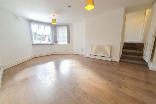 Flat to rent in Hamilton Road, London