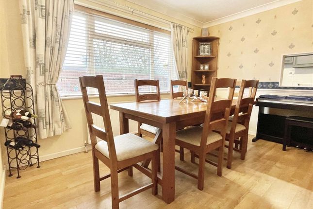 50, Trenchard Crescent, Chelmsford photo 3