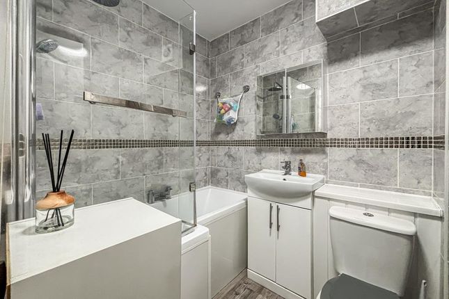 1 Milbourn Court, Middle Mead, Rochford photo 2
