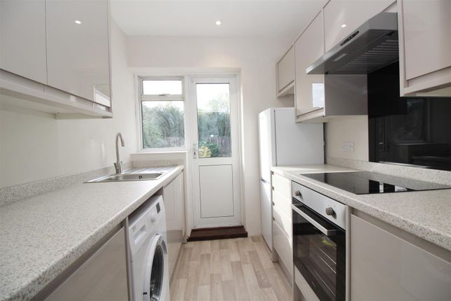73, Oak Way, Crawley photo 3