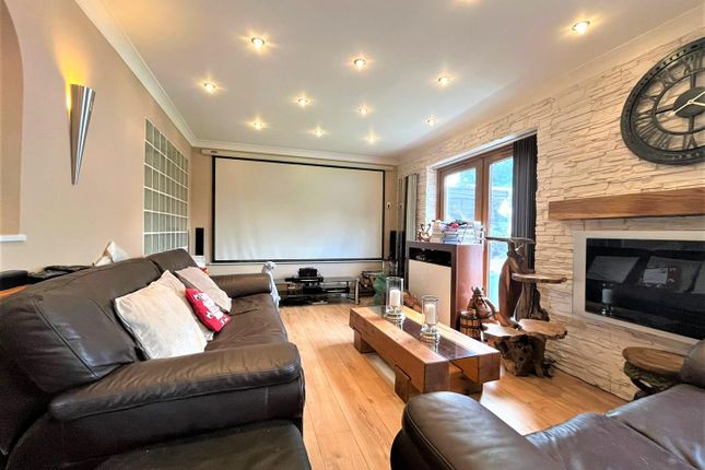 Darris Close, Yeading photo 3