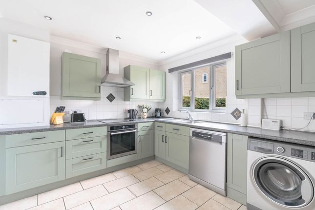 2 Elizabeth Way, Ely photo 4