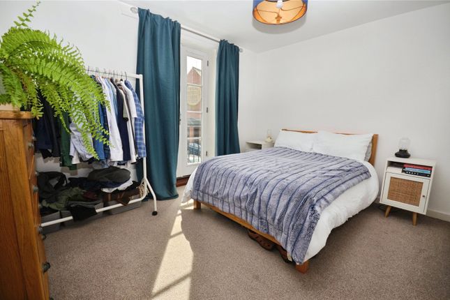 15, Hampden Square, Aylesbury photo 3