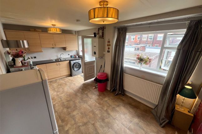 34, Brierley Walk, Oldham photo 3