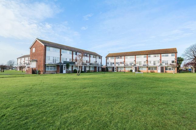 16 St. Thomas Court, Bognor Regis photo 4