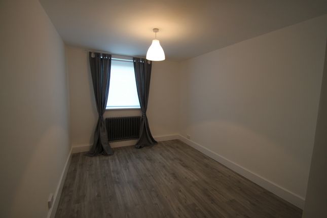 29 Scott Court 50, Silverthorne Road, London photo 4