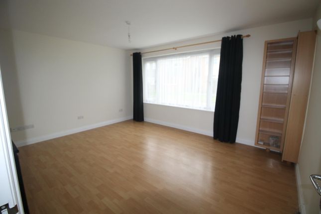Denton Court, Kettering photo 3