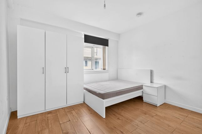 35B,, Lewisham Way, London photo 4