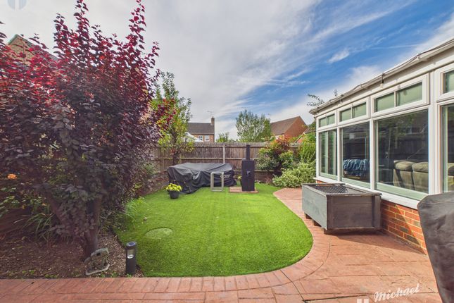 23 Spruce Road, Aylesbury photo 3