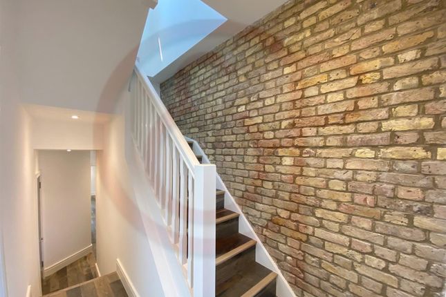 116B, Leghorn Road, London photo 5